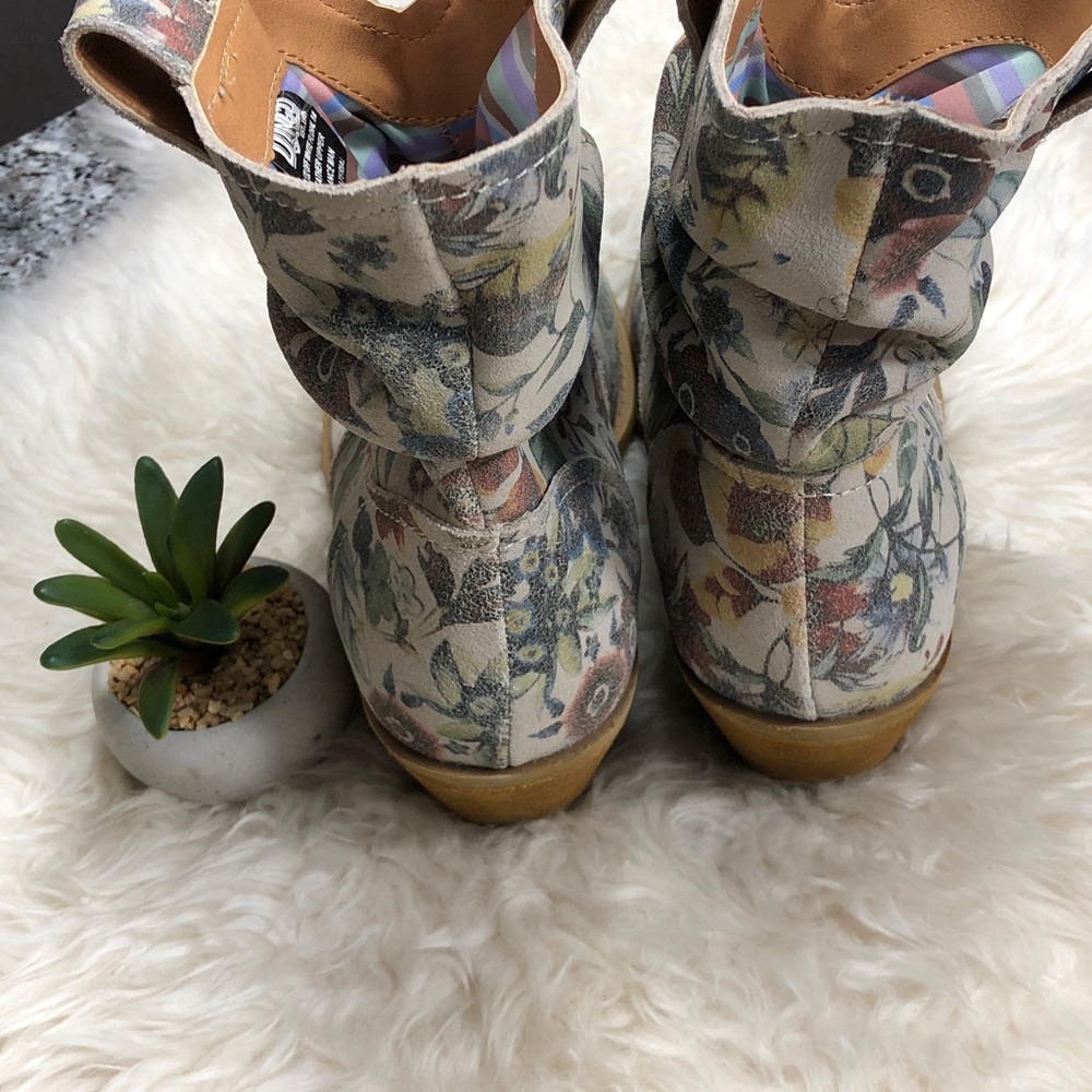 DINGO Leather Floral Jackpot DI 132 BOOTIE  2” Block Heels EUC - Picture 6 of 9